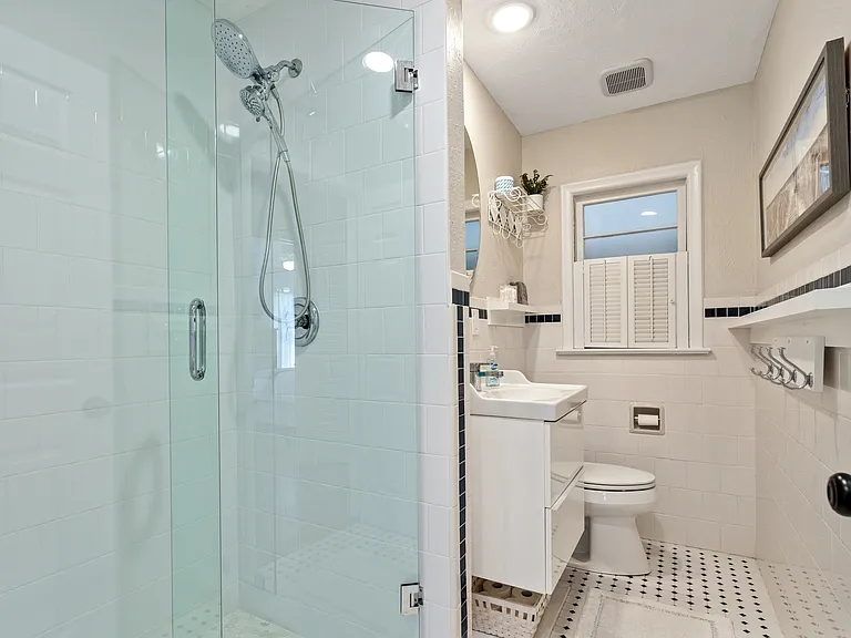 1010 Virginia Dr — Photo 24