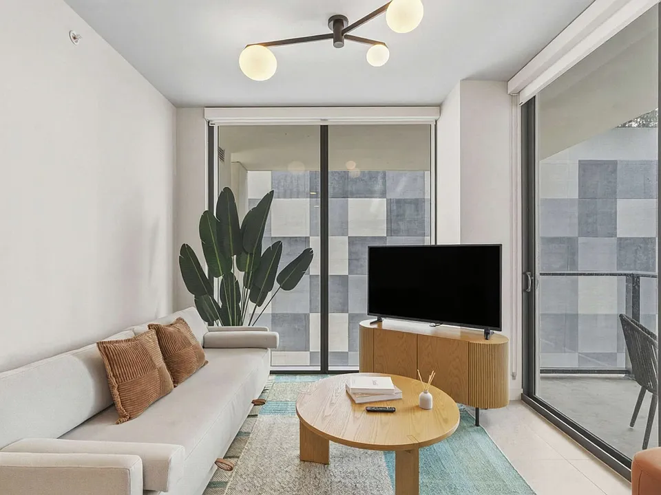 11 NE 6th St #6-ID1471176P