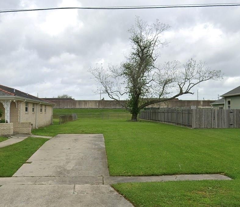 1st image of 6404 Bellaire Dr