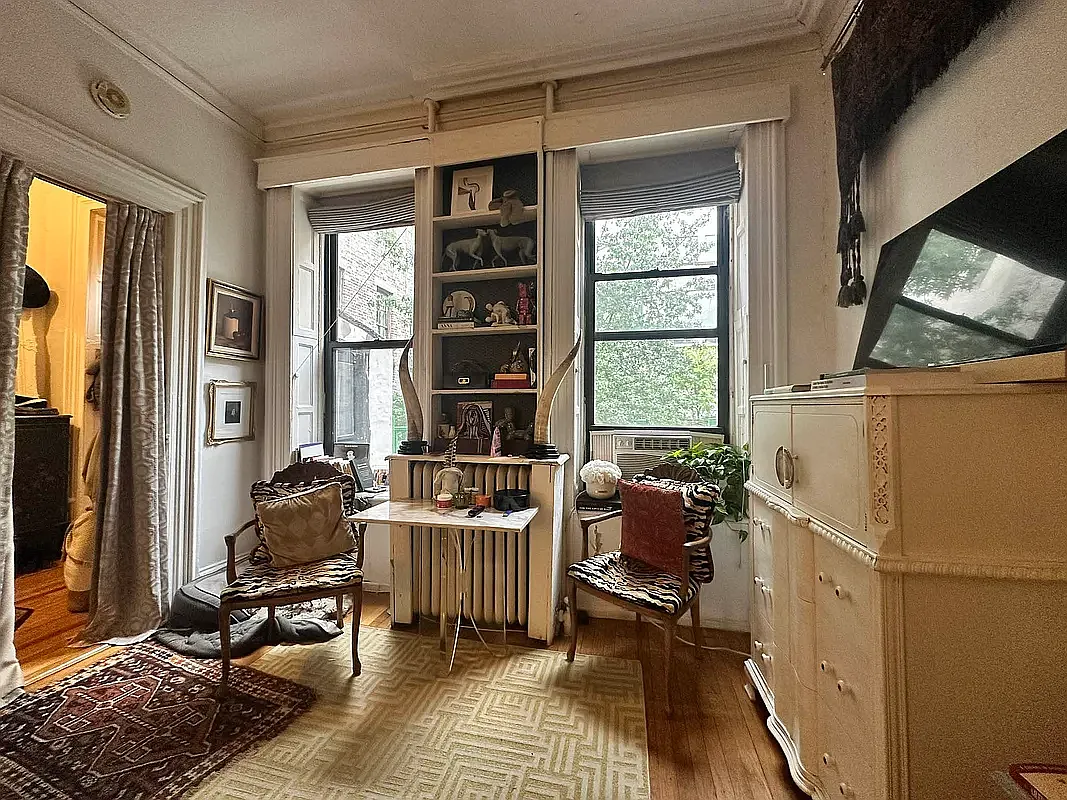 144 West 16th Street — Photo 2