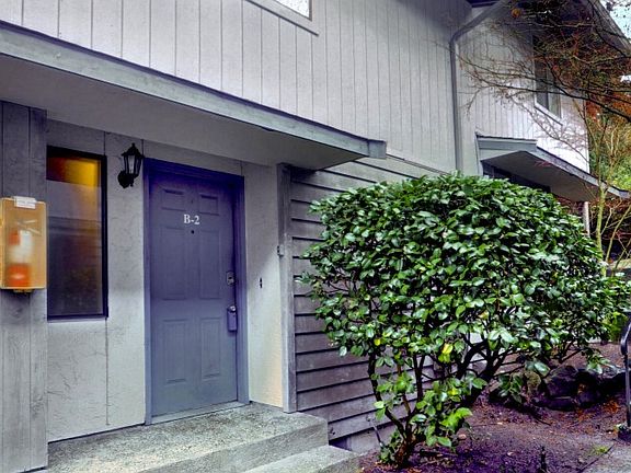 3rd image of 19230 15th Ave NE APT B2
