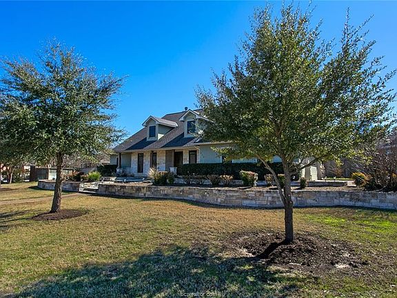 3rd image of 212 Cecilia Ct