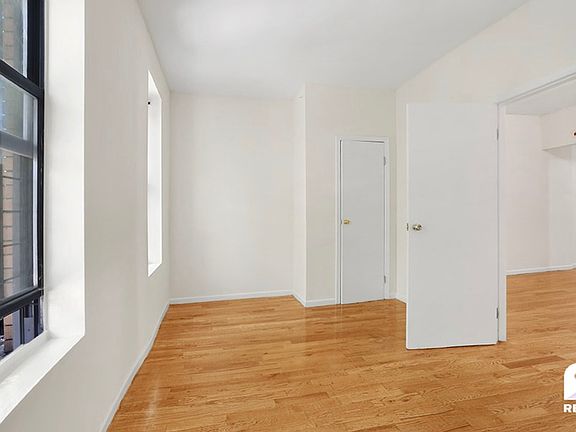 3rd image of 951 E 179th St APT 4