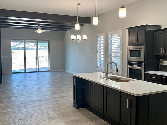 4th image of 800 Blingwood St