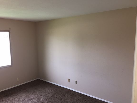 4th image of 1085 E Fremont Dr