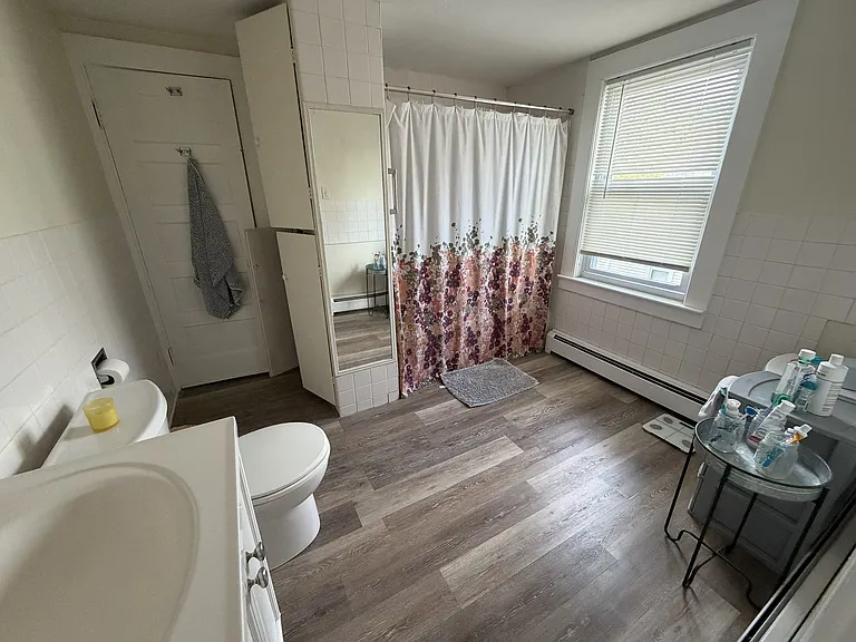 251 Locust St — Photo 23