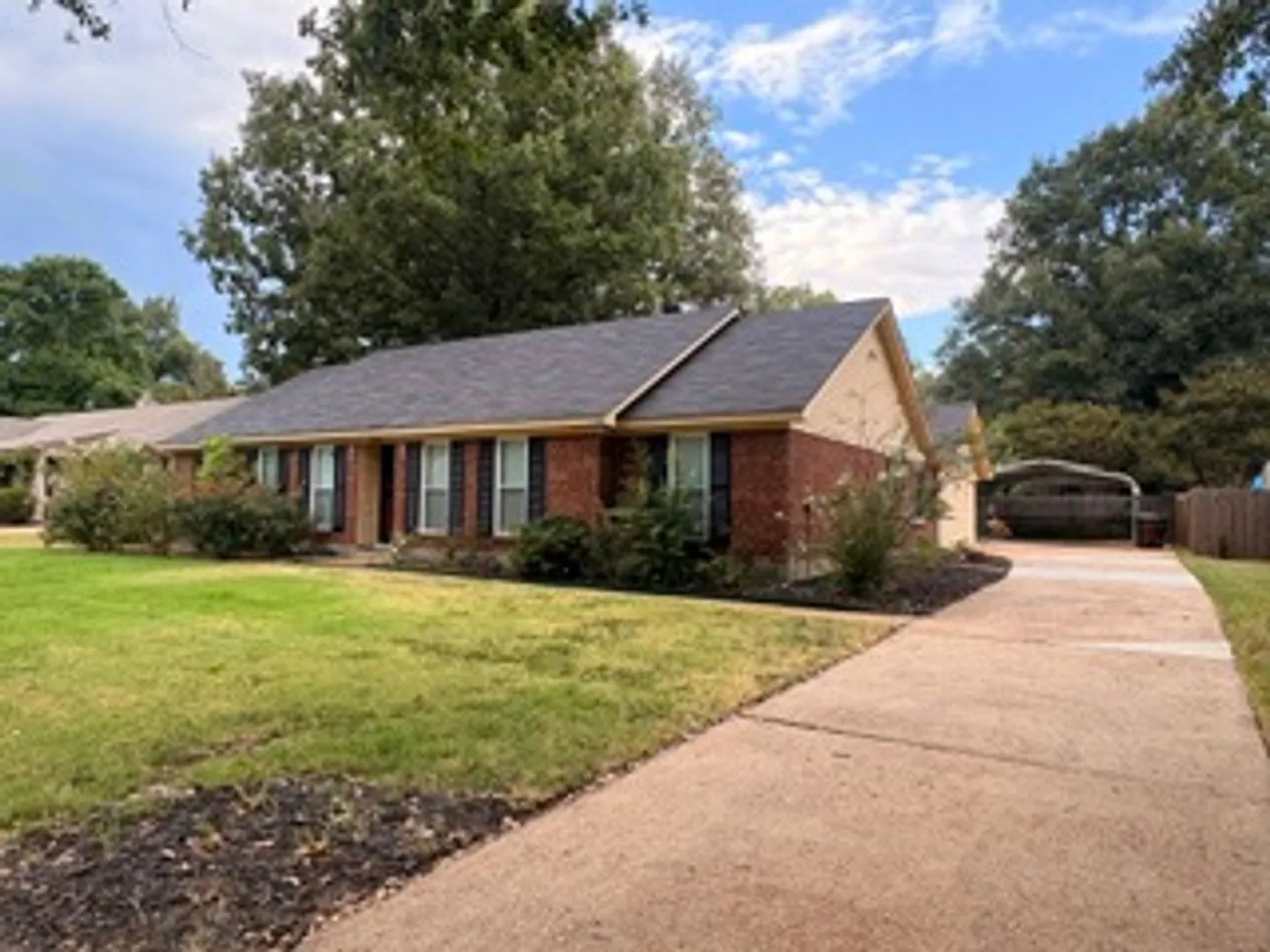 Spacious & Inviting Home in Bartlett Convenient Location! Bedroom with Private Entrance! Shed in ... — Photo 1