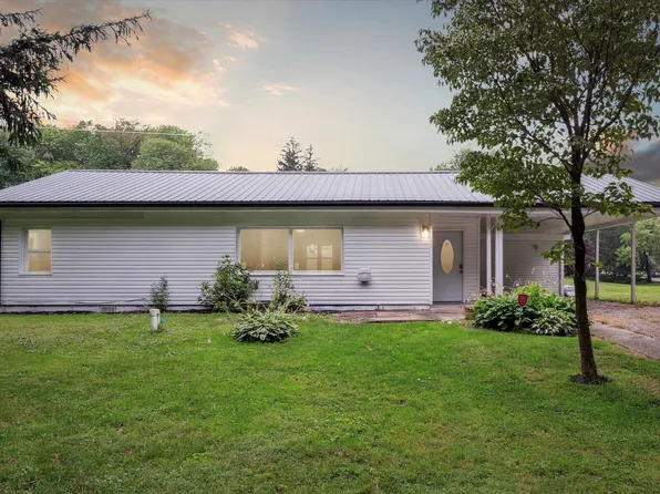 8199 E Tulip Ln, New Carlisle, IN 46552