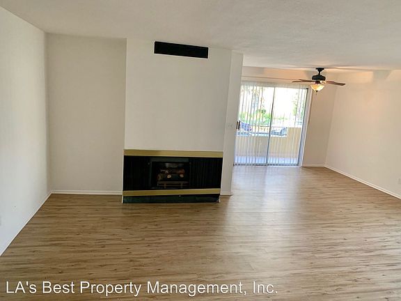 2nd image of 918 12th St APT 1