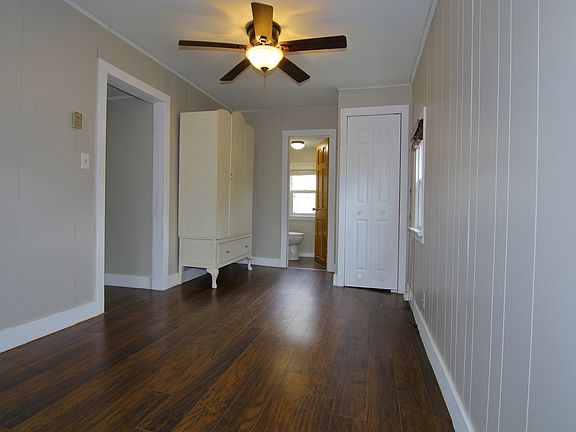 4th image of 128 E Jefferson St #B