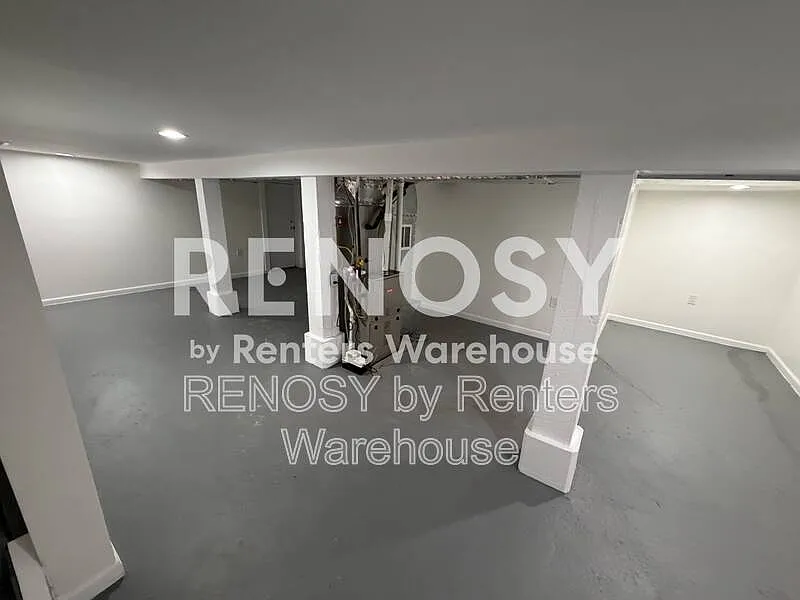 5 bed, 2.5 bath, 2500 sqft, $2,500 — Photo 1