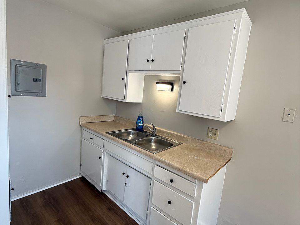 1st image of 3005 E 8th St APT 3