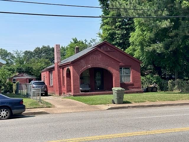 1st image of 592 E Mallory Ave