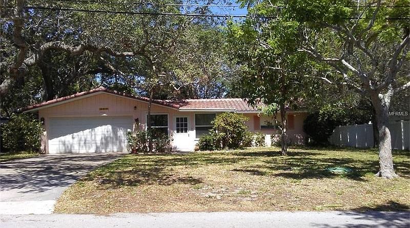 1st image of 207 Lagoon Dr