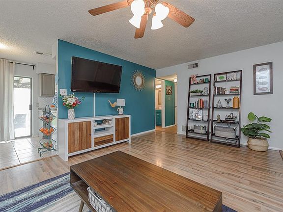 2nd image of 118 Southmeadow Dr