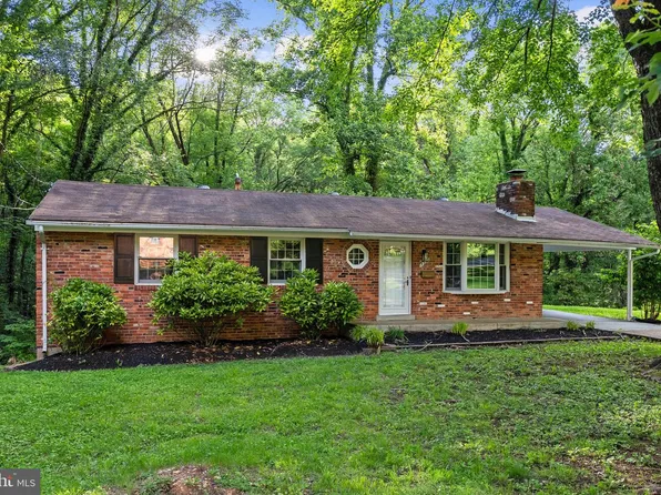 5232 Ampthill Dr, Alexandria, VA 22312