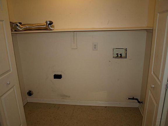 5th image of 456/458 Elizabeth Ln