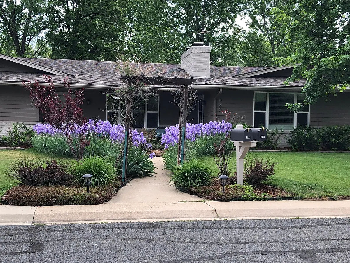 Front entrance - 940 Sycamore Ave