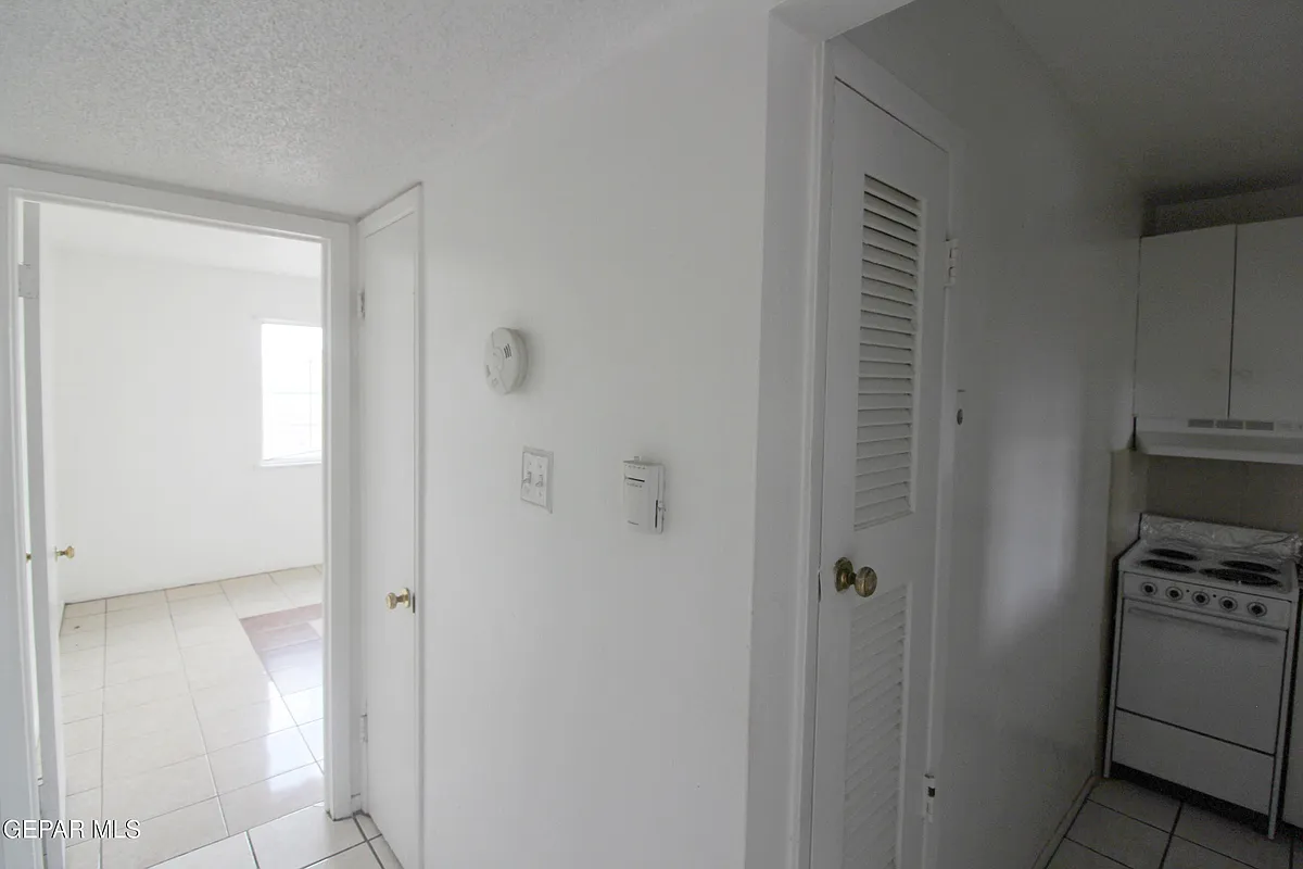 Building Photo - 5200 Carousel Dr #2