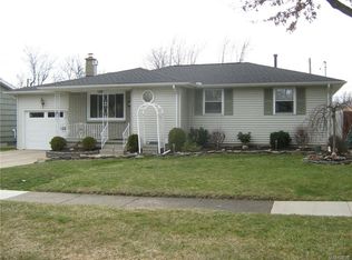 68 Patricia Dr, West Seneca, NY 14224