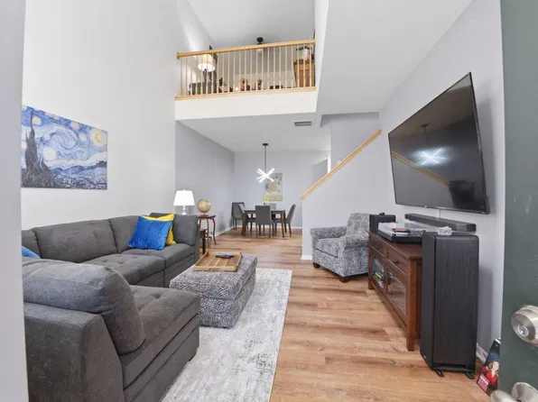 1574 Liberty Cir, Shakopee, MN 55379