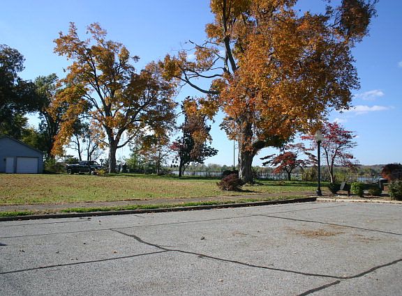 2nd image of 115 4th St