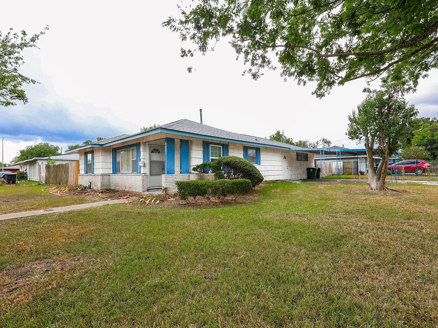 3 bed, 2.0 bath, 1858 sqft, $1,350 — Photo 2