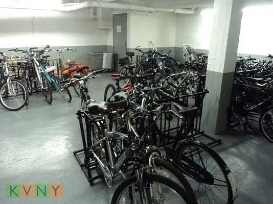 Rented by KVNY Soho | media 9