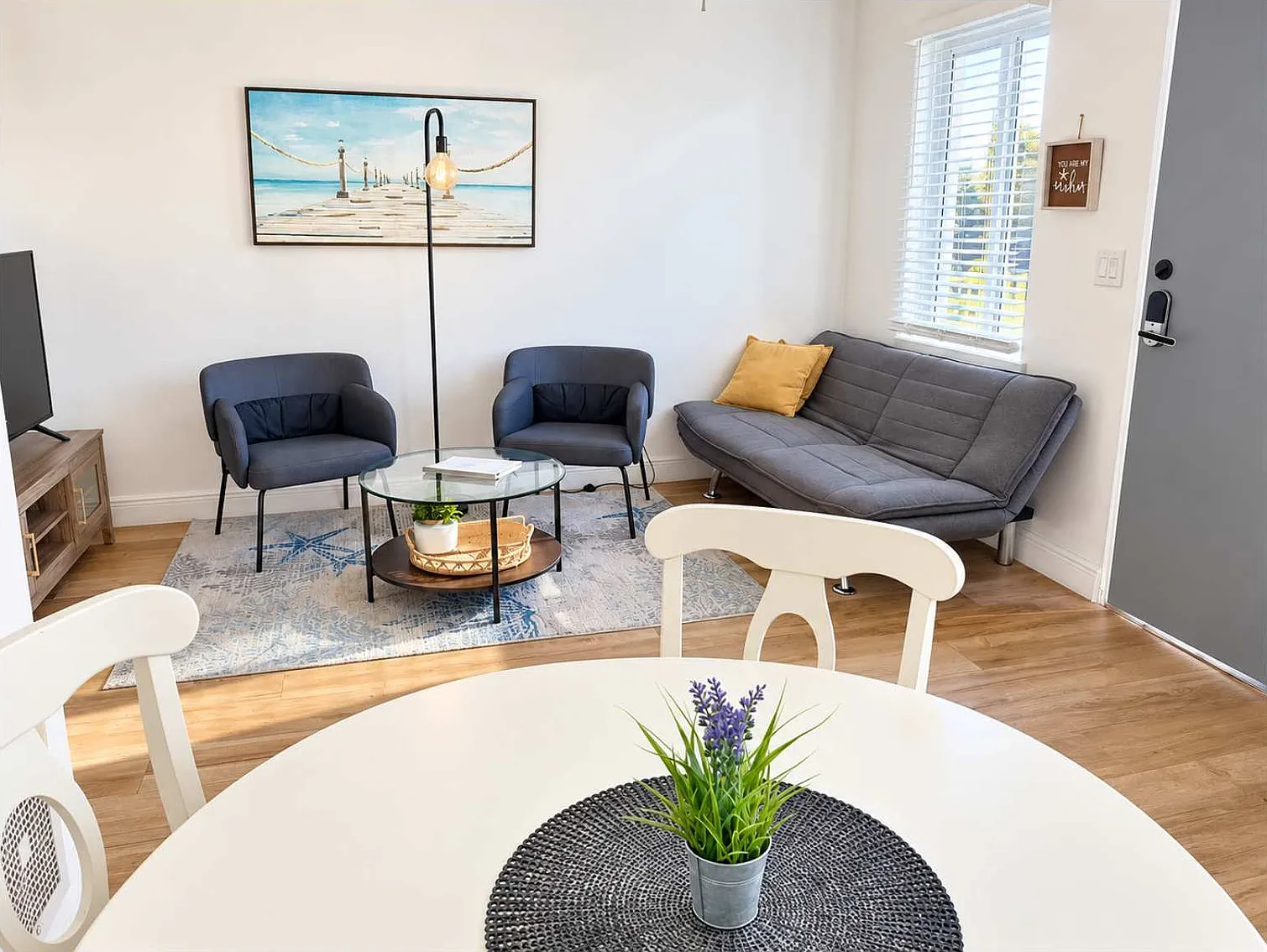 1 bed, 1.0 bath, 592 sqft, $2,436 — Photo 2