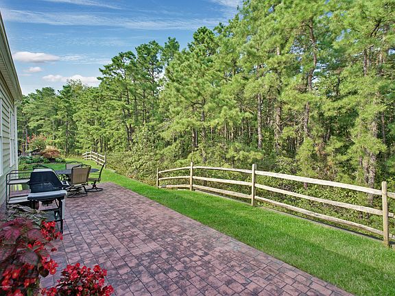 3rd image of 22 Chalfont Ln