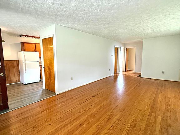 4th image of 219 Gale Dr