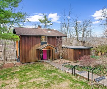 374 Hilldale Dr, Ann Arbor, MI, 48105