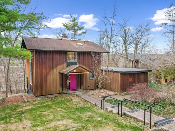 374 Hilldale Dr, Ann Arbor, MI 48105