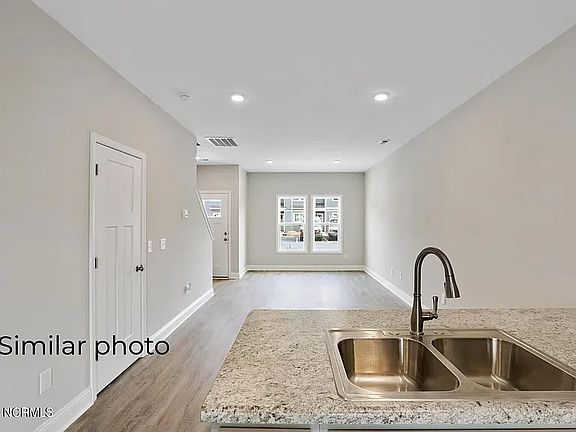 4th image of 194 Loren Rd