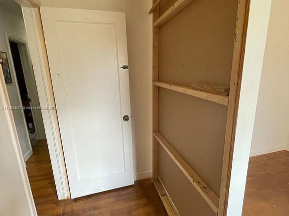 4th image of 1931 Coral Gate Dr #1