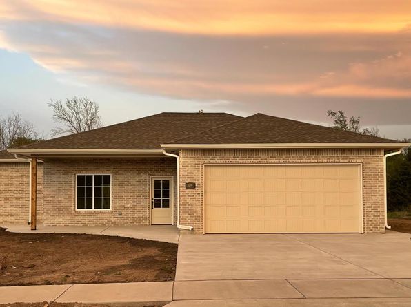 1208 Stutzman St, Halstead, KS 67056