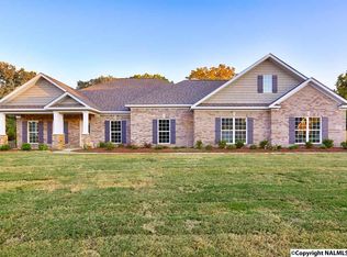 125 Whippoorwill Dr, Huntsville, AL 35811