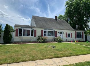 2 Williams St, Levittown, NY 11756