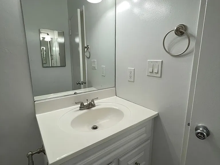271 Parke St — Photo 17
