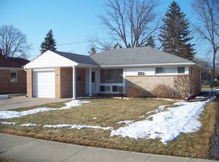 736 E Algonquin Rd, Des Plaines, IL 60016