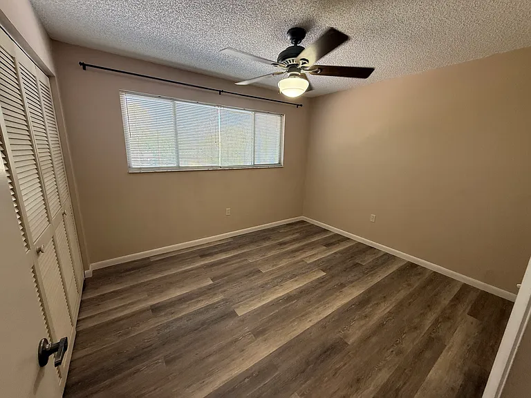 255 Fenwick Dr #18 — Photo 11
