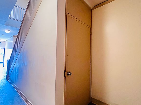 2nd image of 212 S Kenmore Ave #Ld