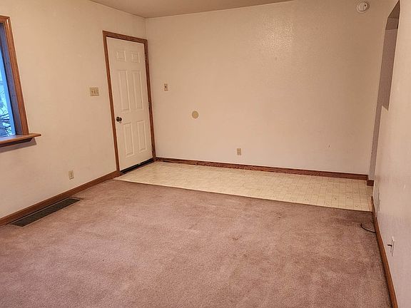 4th image of 129 8th Ave #129