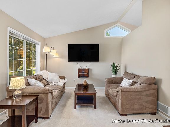 5th image of 1302 Oxbow Dr