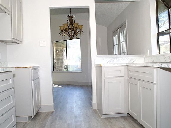 3rd image of 5909 Royalcrest Dr