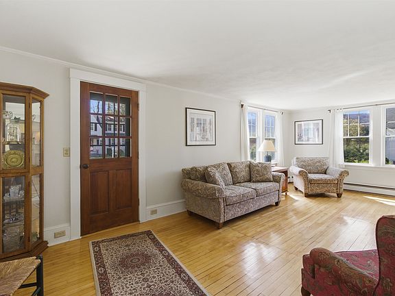 4th image of 302 Prospect Street