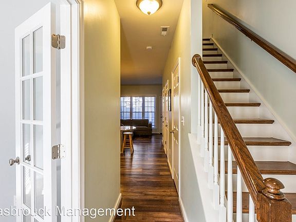 4th image of 615 Mornington Ln