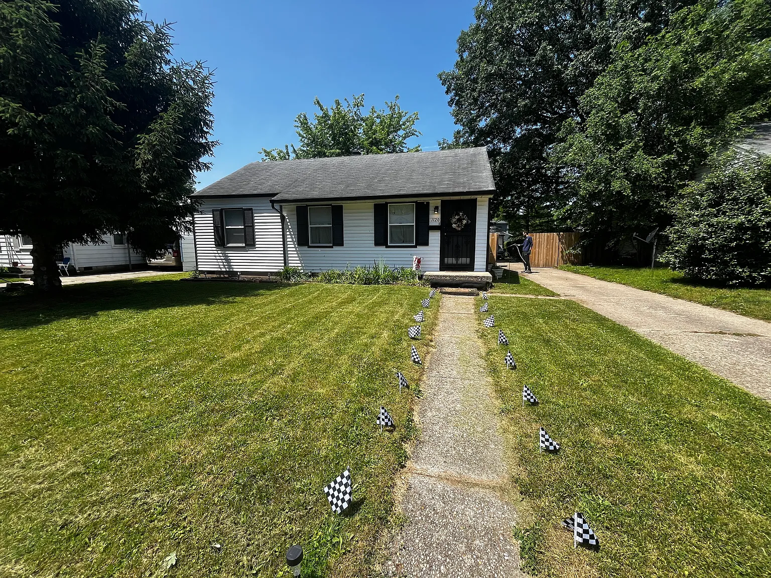 1120 Allison Ave photo 1