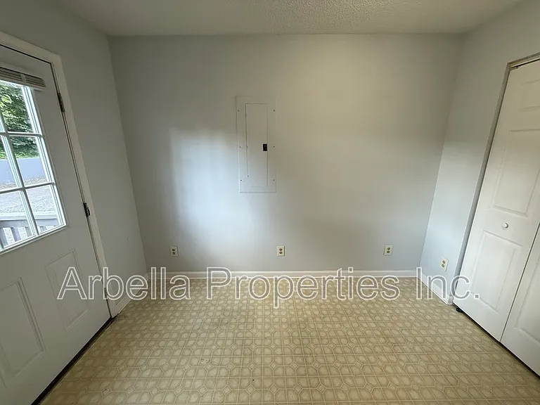 390 Erwin Hwy #2 — Photo 25