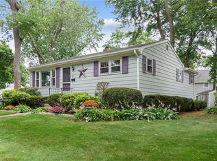 35 Bicknell Ave, Rumford, RI 02916